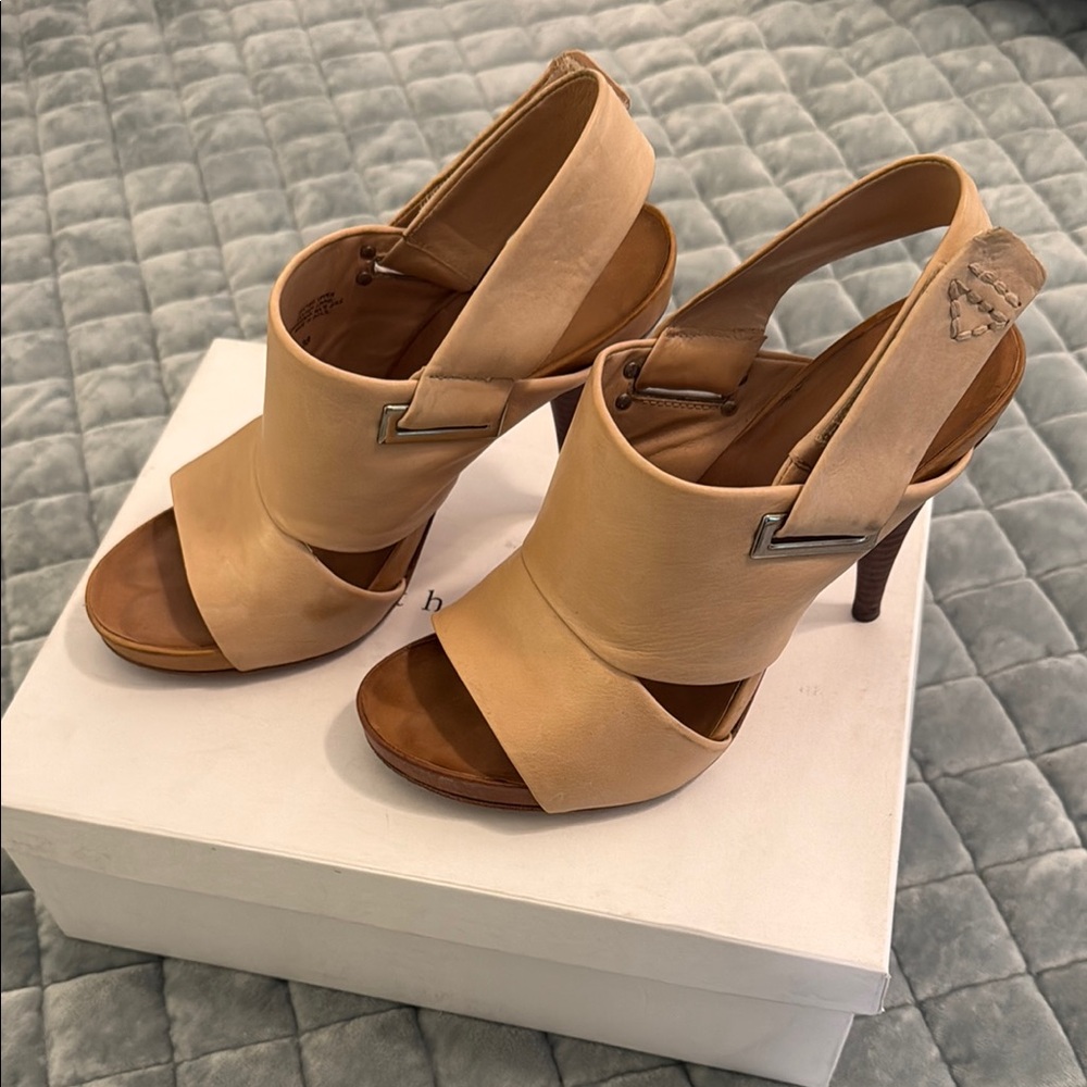 Theory Vella Tan Heels with Chunky Heel and Slingback